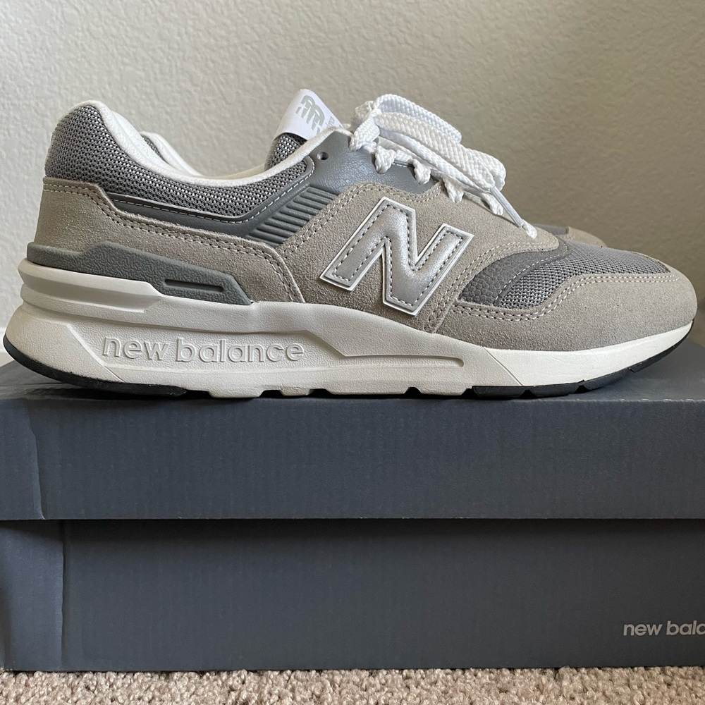 New Balance 997H Grey/Silver - CM997HCA - size 7.5 men’s